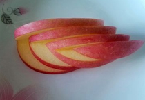 苹果塔再配上一个笑脸,苹果就完美了