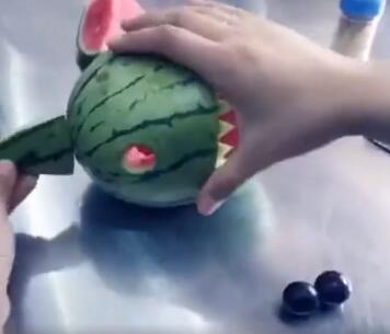 创意水果拼盘做法步骤,漂亮的恐龙水果拼盘