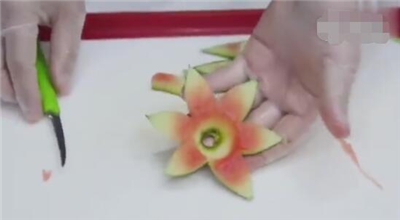 花式水果拼盘做法步骤 制作花式水果拼盘(图文