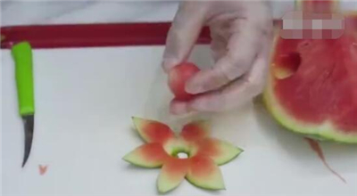 花式水果拼盘做法步骤 制作花式水果拼盘(图文