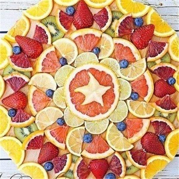 用于水果蛋糕上的水果拼盘,自己有蛋糕店的可以学起来