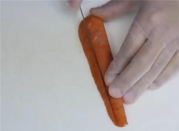 一根黄瓜完成水果拼盘制作,非常适合菜肴的黄瓜拼盘(图解)