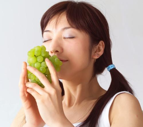 吃葡萄对皮肤的好处,吃葡萄是长期的护肤保养品