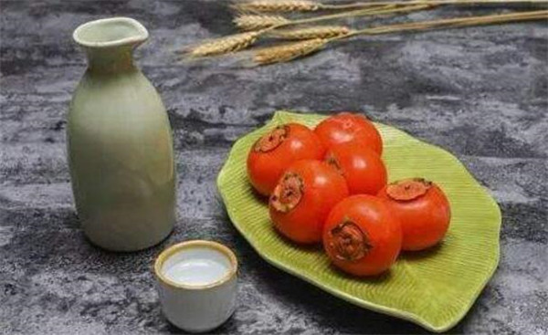 柿子和什么不能一起吃,柿子不能和什么食物一起吃(蟹致胃柿石)