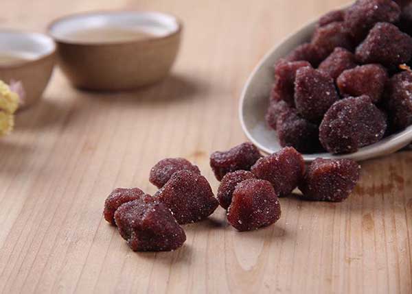 零食冰糖杨梅上火吗,冰糖杨梅吃多了会上火吗