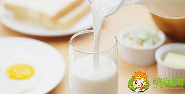 喝牛奶的最佳时间是早上还是晚上,喝牛奶的好处和坏处分别是什么